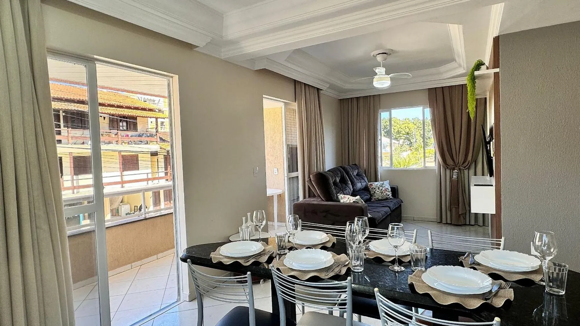 Residencial Canto do Corrupião - APARTAMENTOS DE 02 E 03 DORMITÓRIOS, COMPLETOS, NA MELHOR LOCALIZAÇÃO DE BOMBINHAS